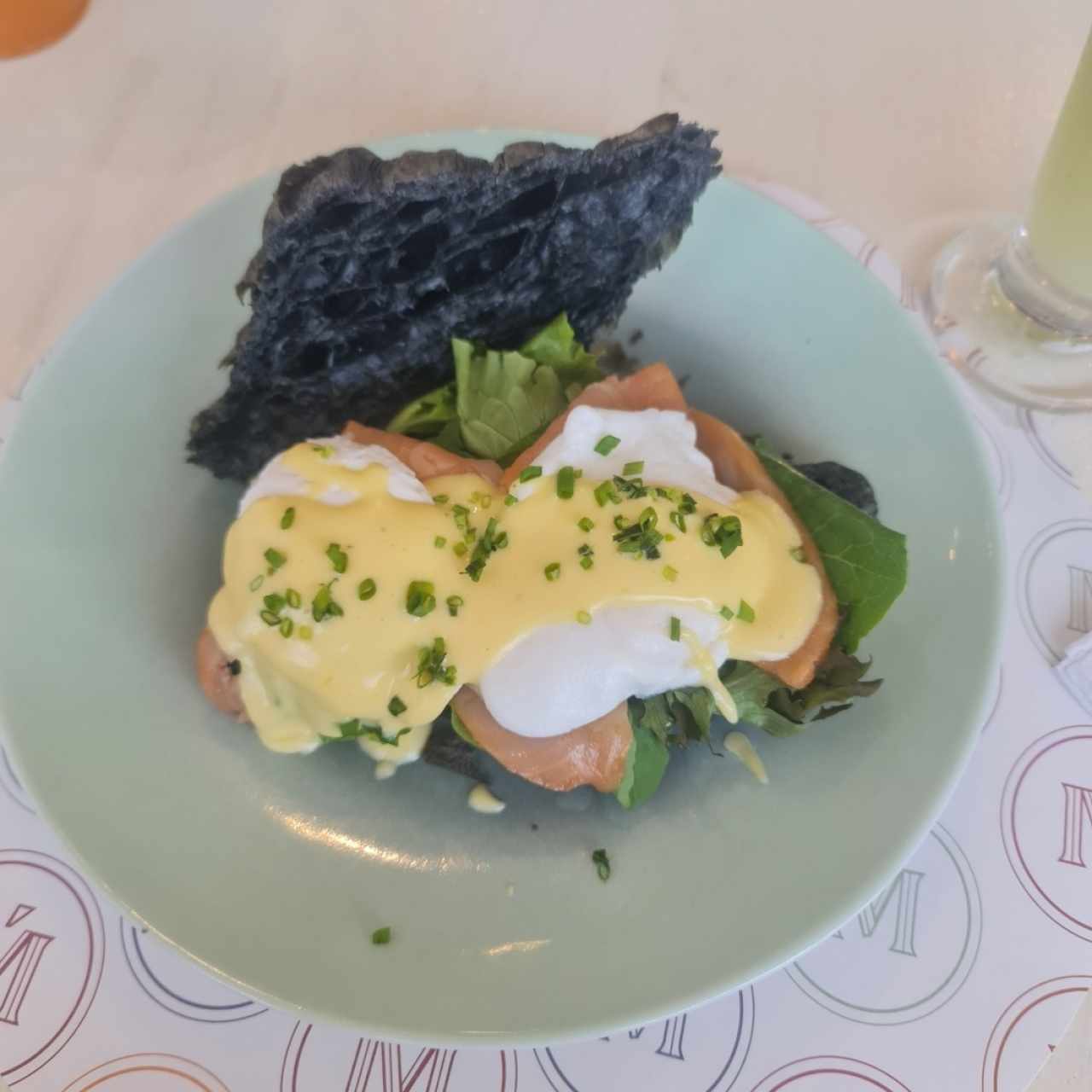 Croisant con huevos benedictinos