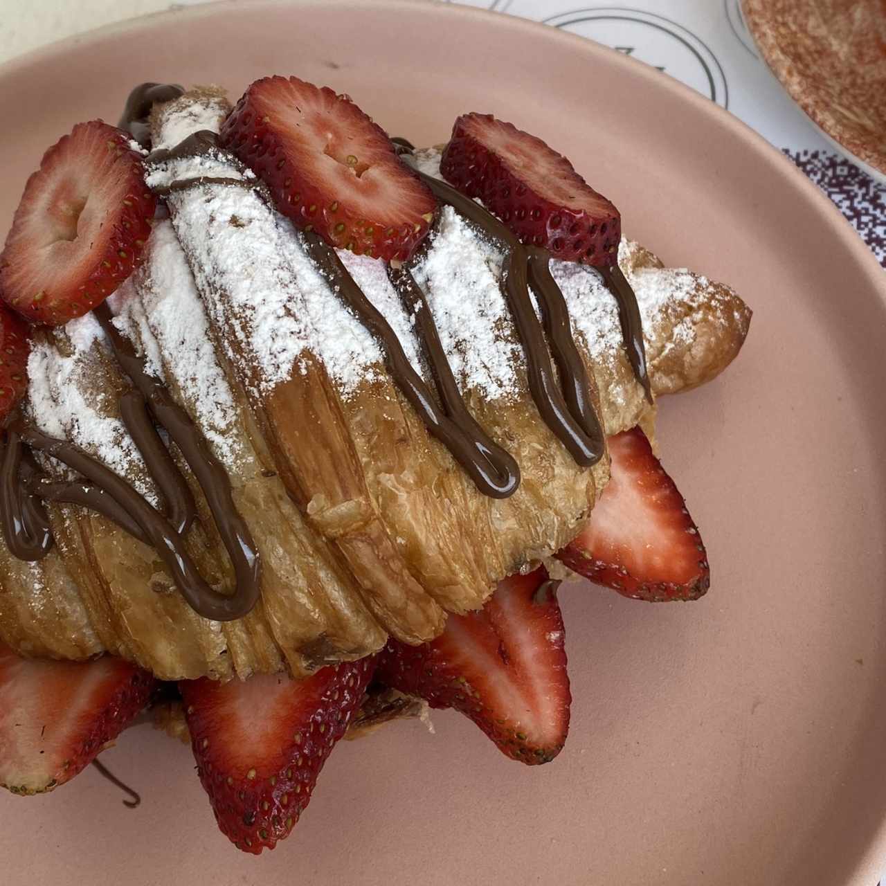 Croissant de nutella y fresa