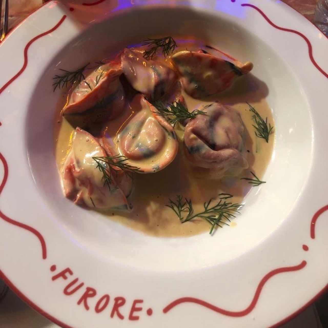 Tortelones rellenos de salmón 
