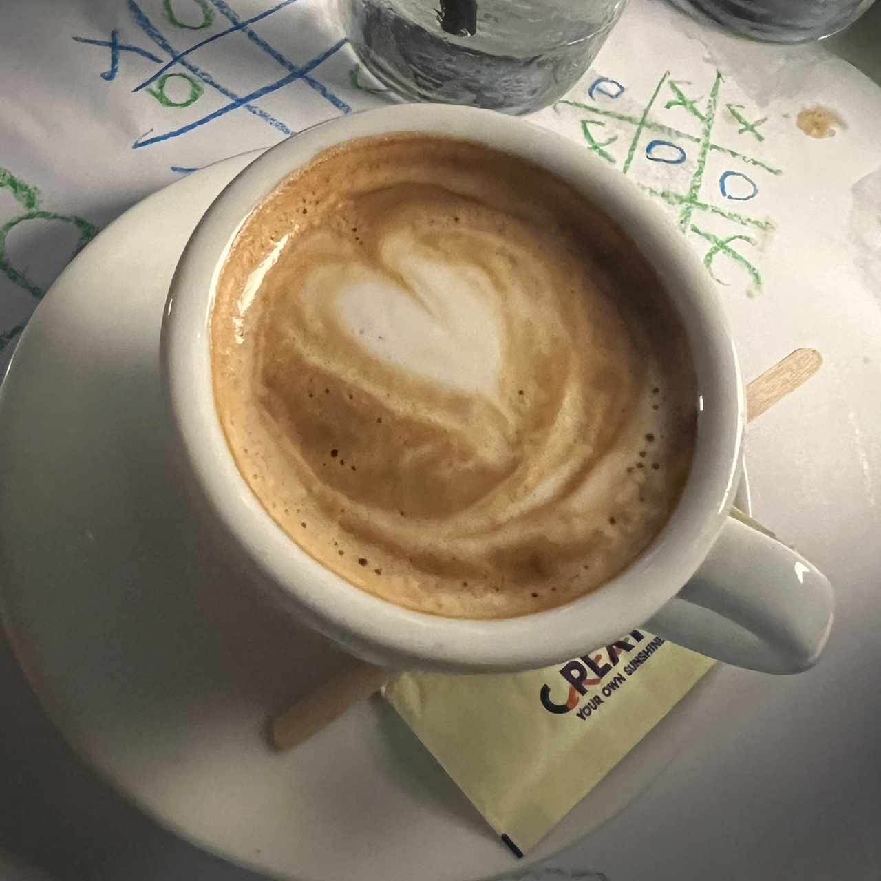 Cafe marrón pequeño