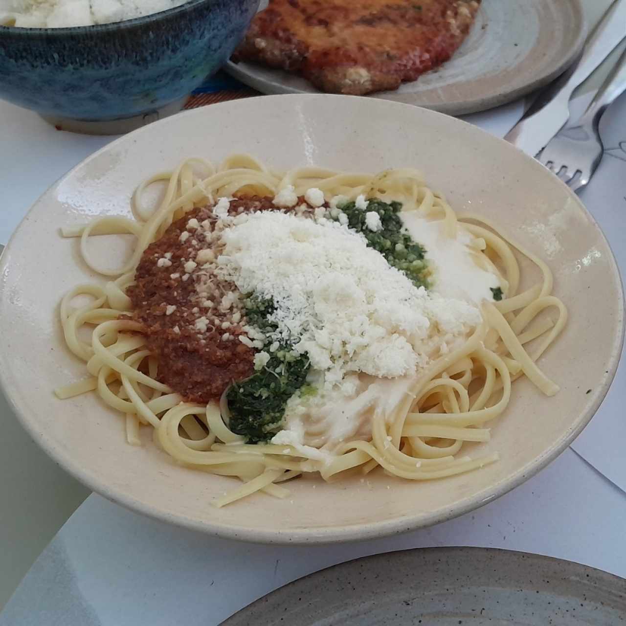 Linguini tres salsas