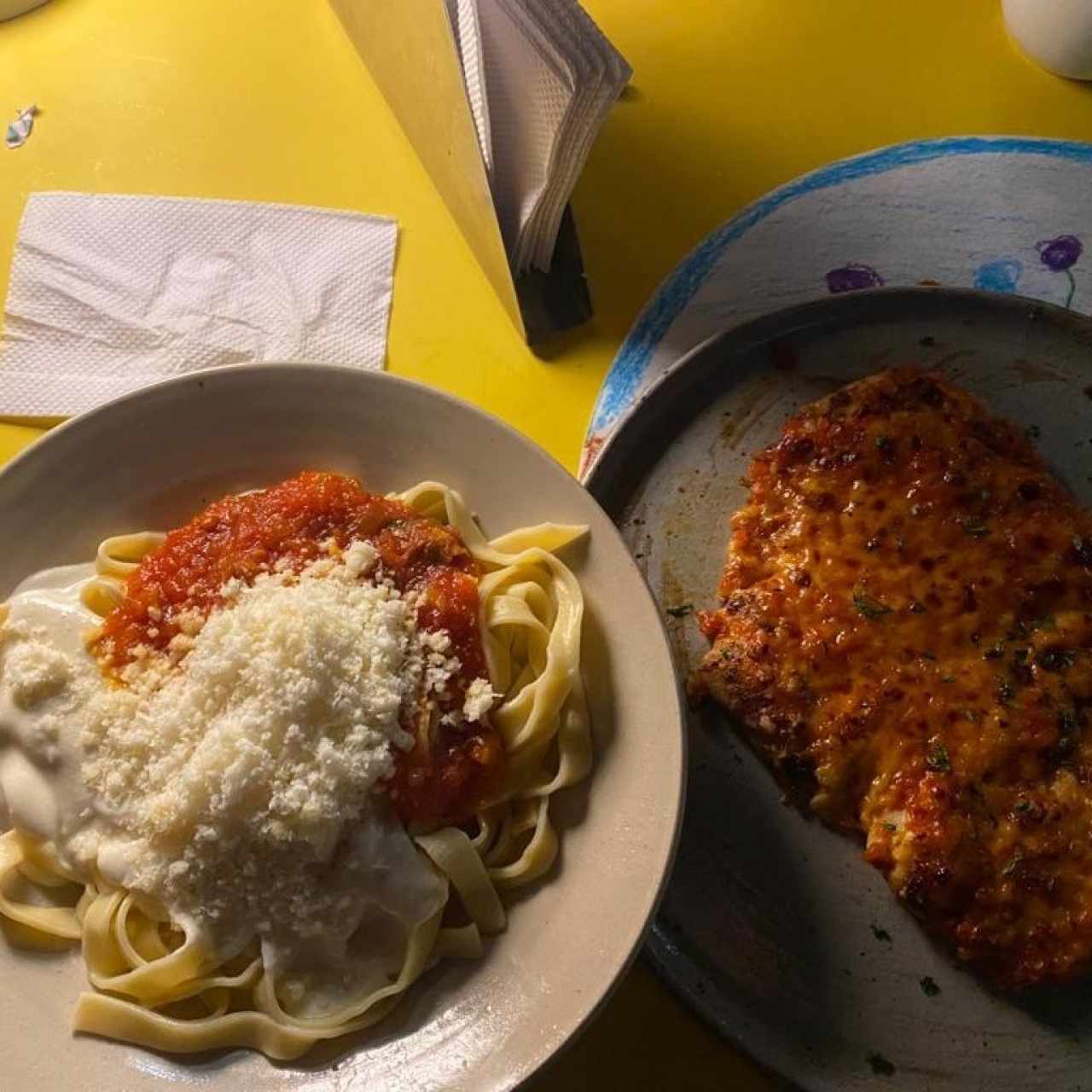 Pasta con pollo a la parmesana 