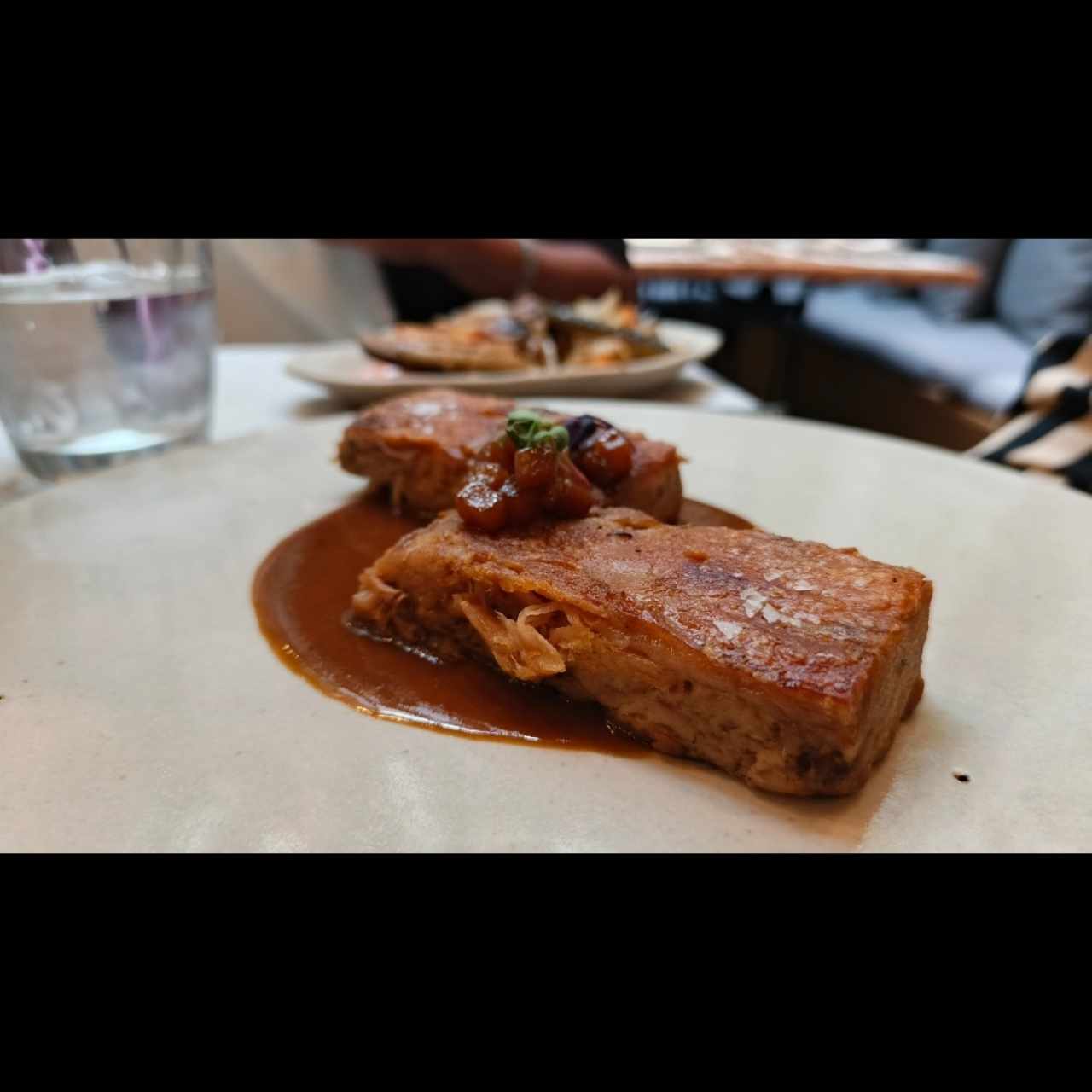 Milhojas de cochinillo confitado