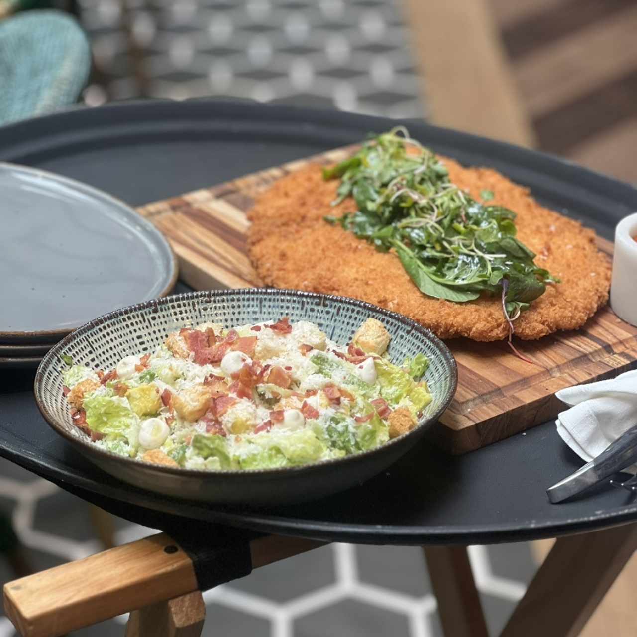 Cachopo y ensalada cesar 
