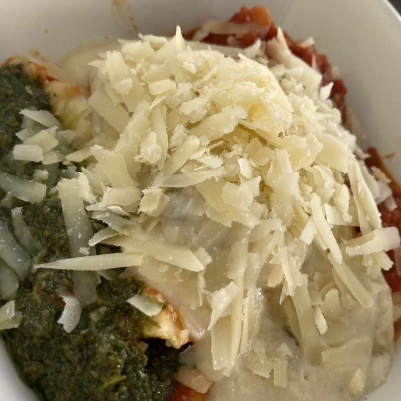 Raviolis rellenos de queso crema y ajoporro (Trio de saldas)