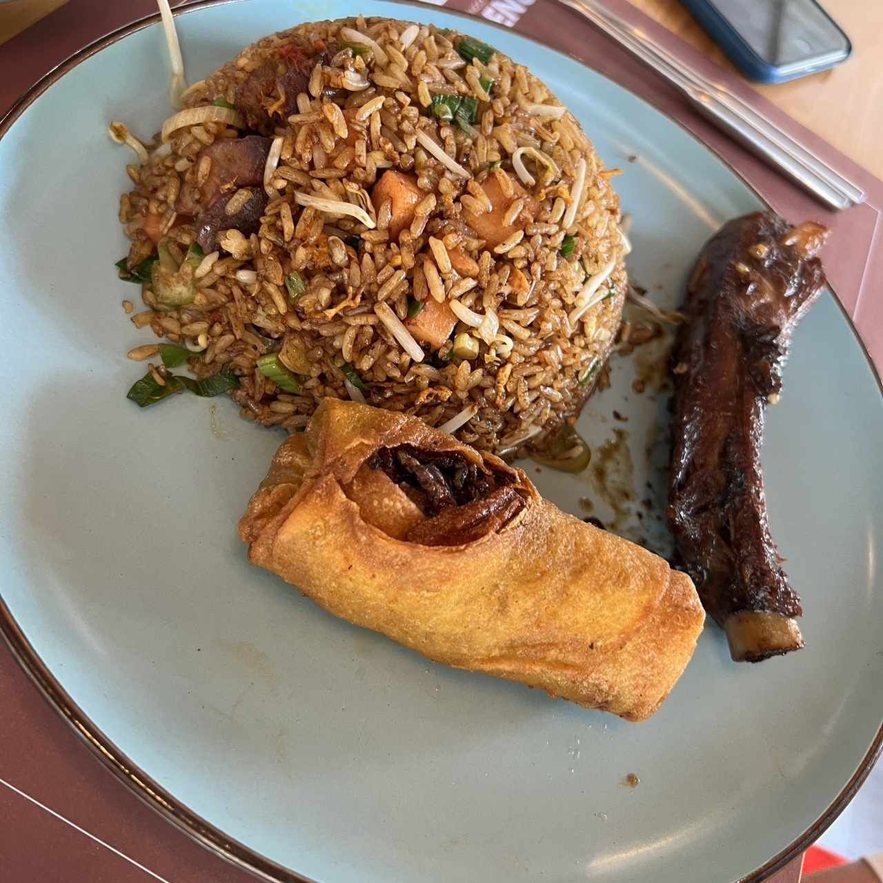 Combo de arroz especial, costilla asada y lumpia