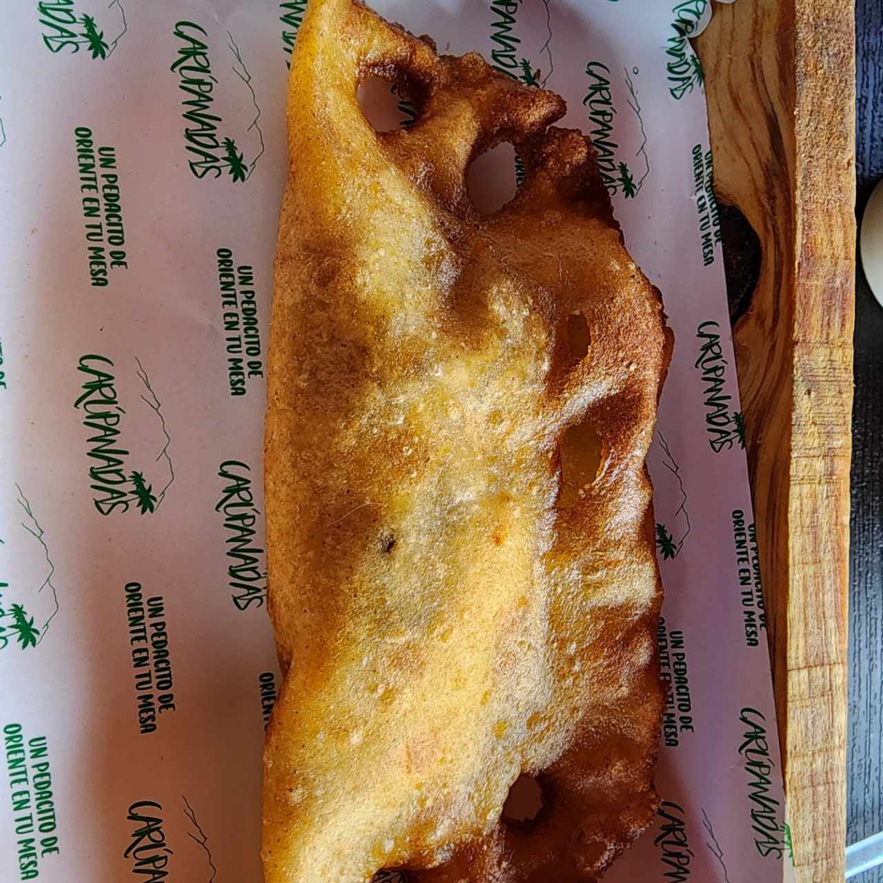 Empanada de cazón y tajada