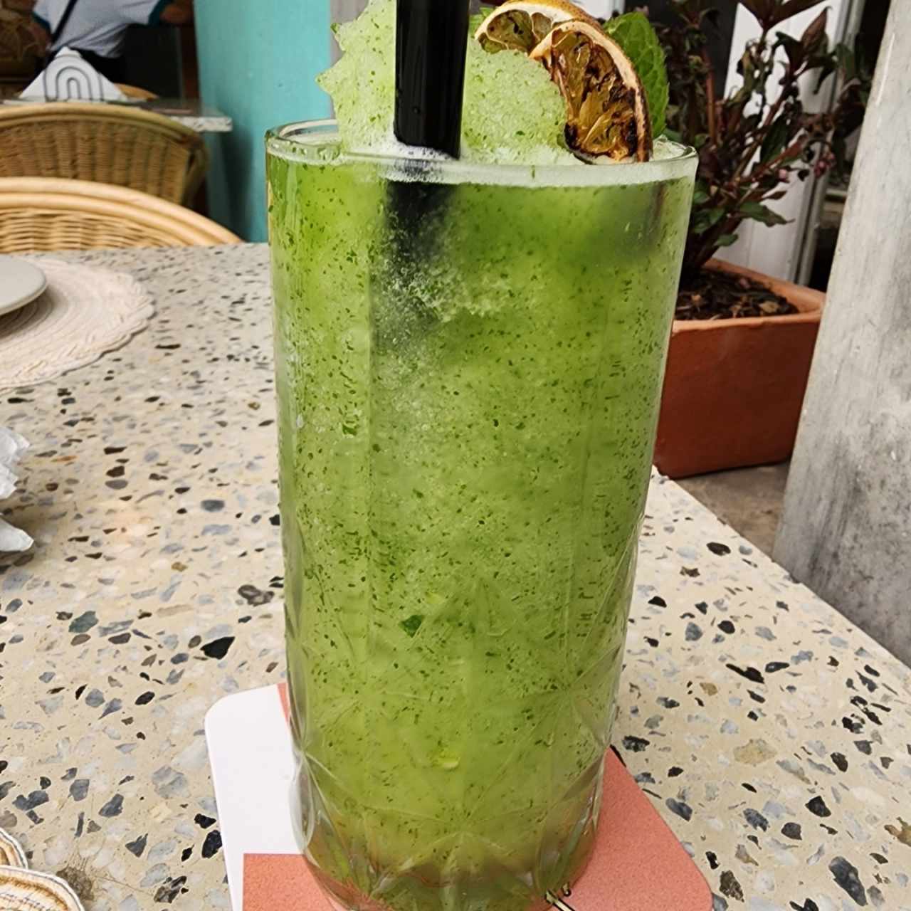 Limonada frappé con hierbabuena 