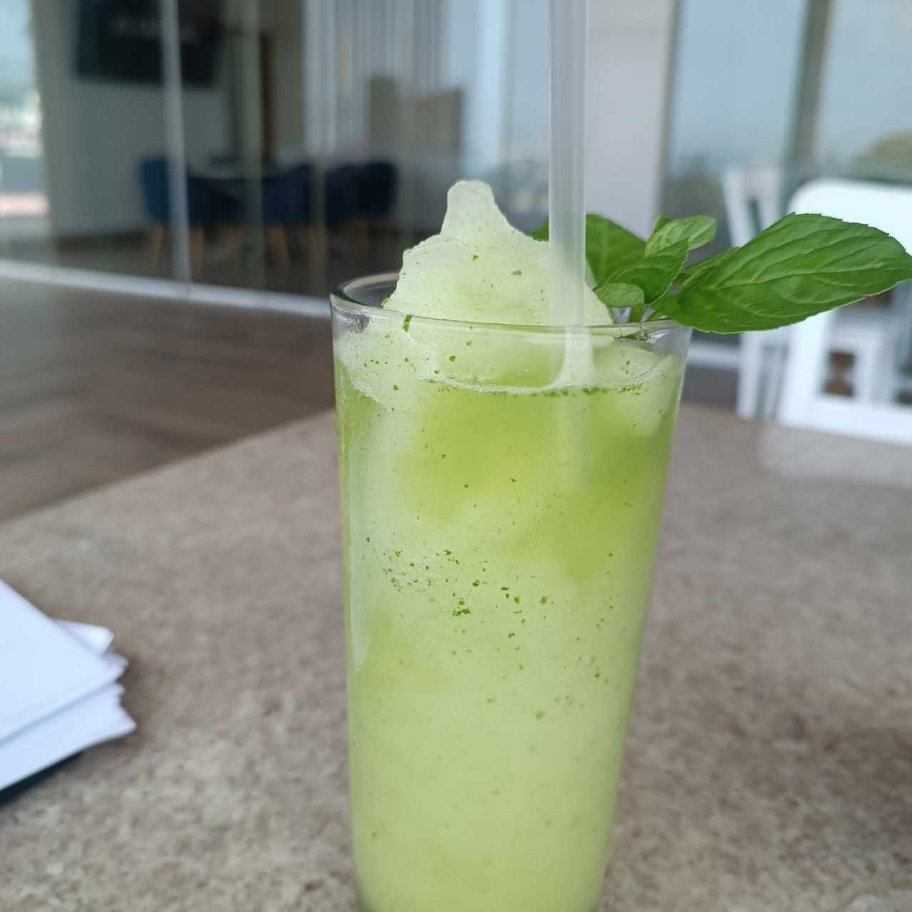 limonada frappé con hierba buena 