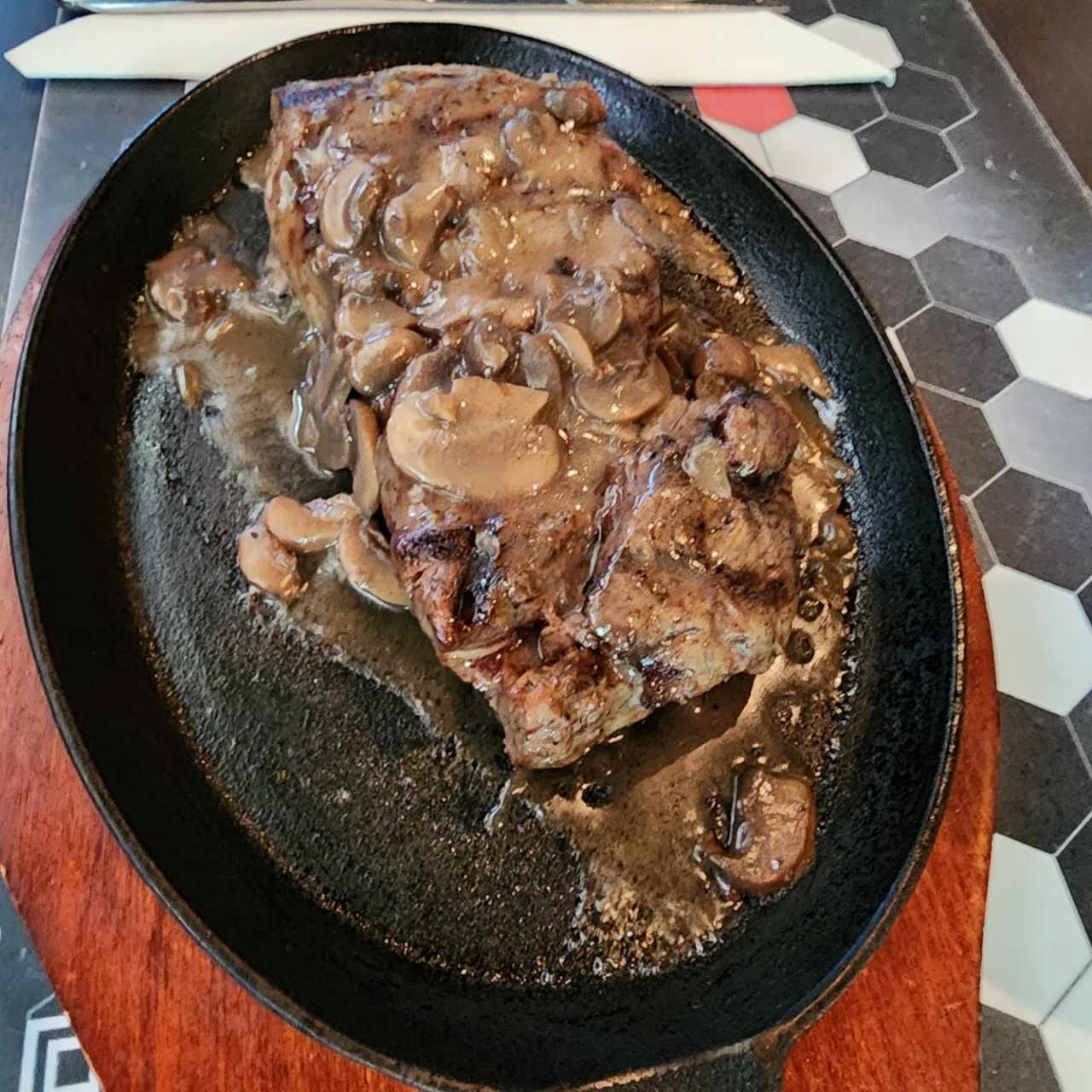Lomito en salsa de champiñones 