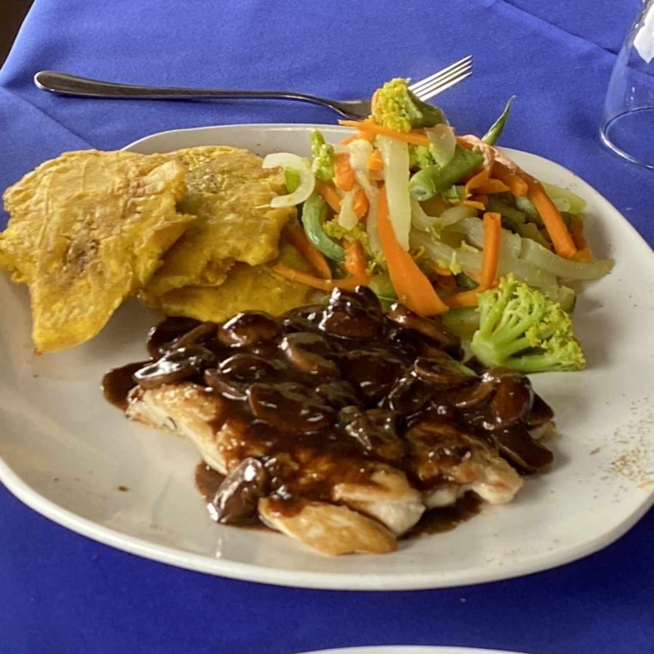 Pollo champiñones
