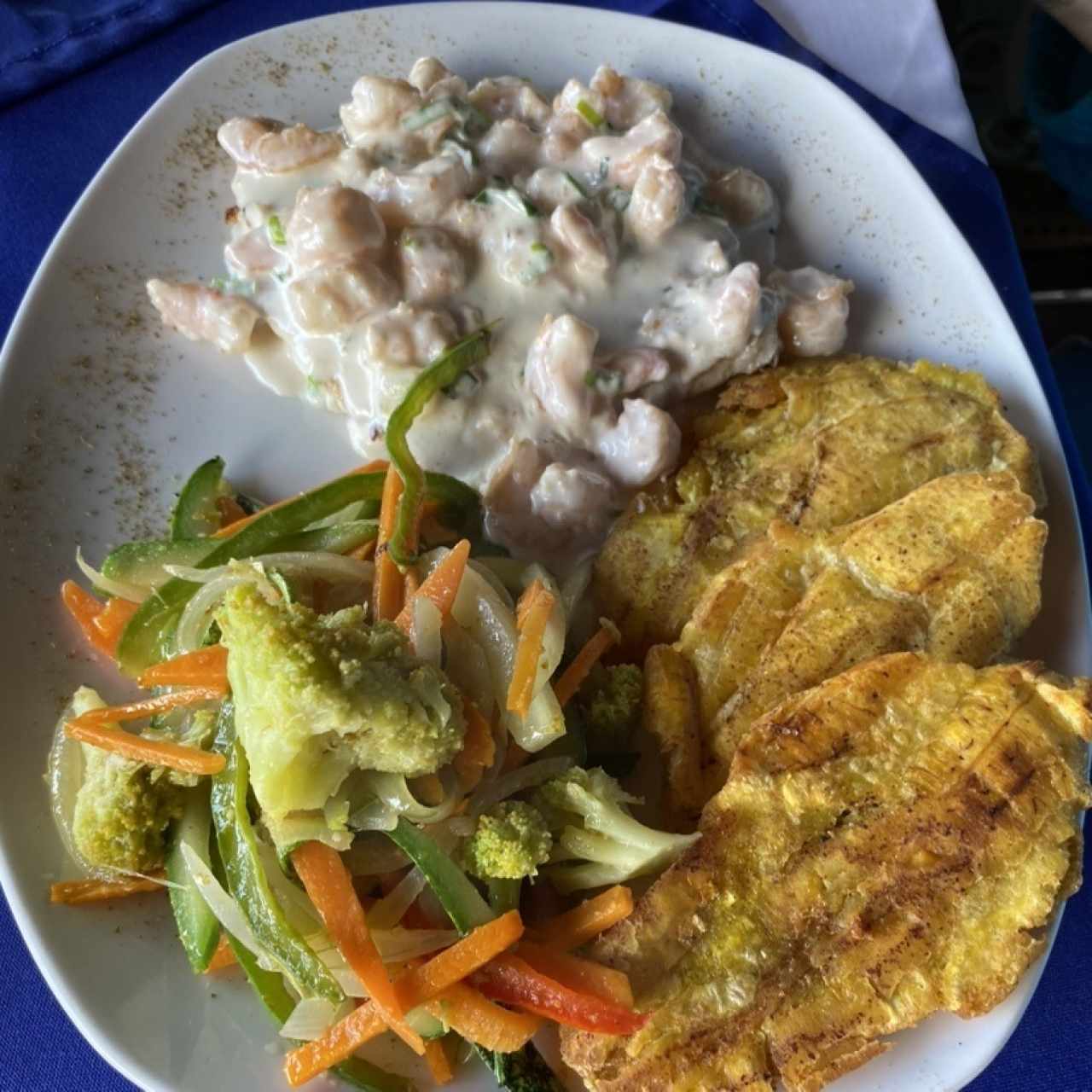 Robalo salsa camarones 