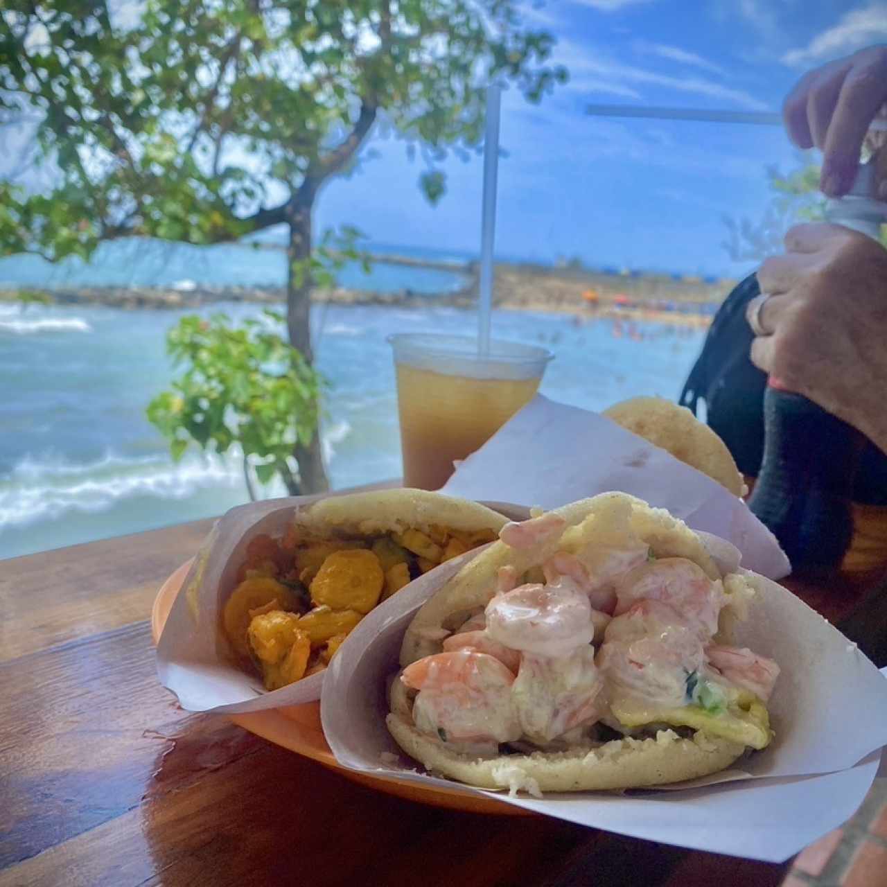 Salpicon de mariscos con un papelon 