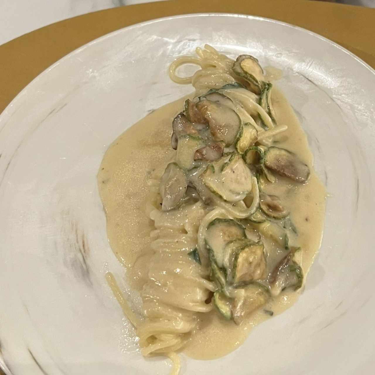 Espaguetti con Calabacín y crema 