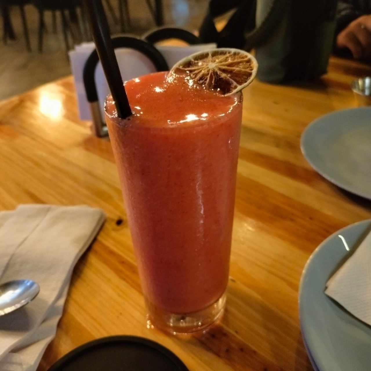Jugo de fresa con melocotón.
