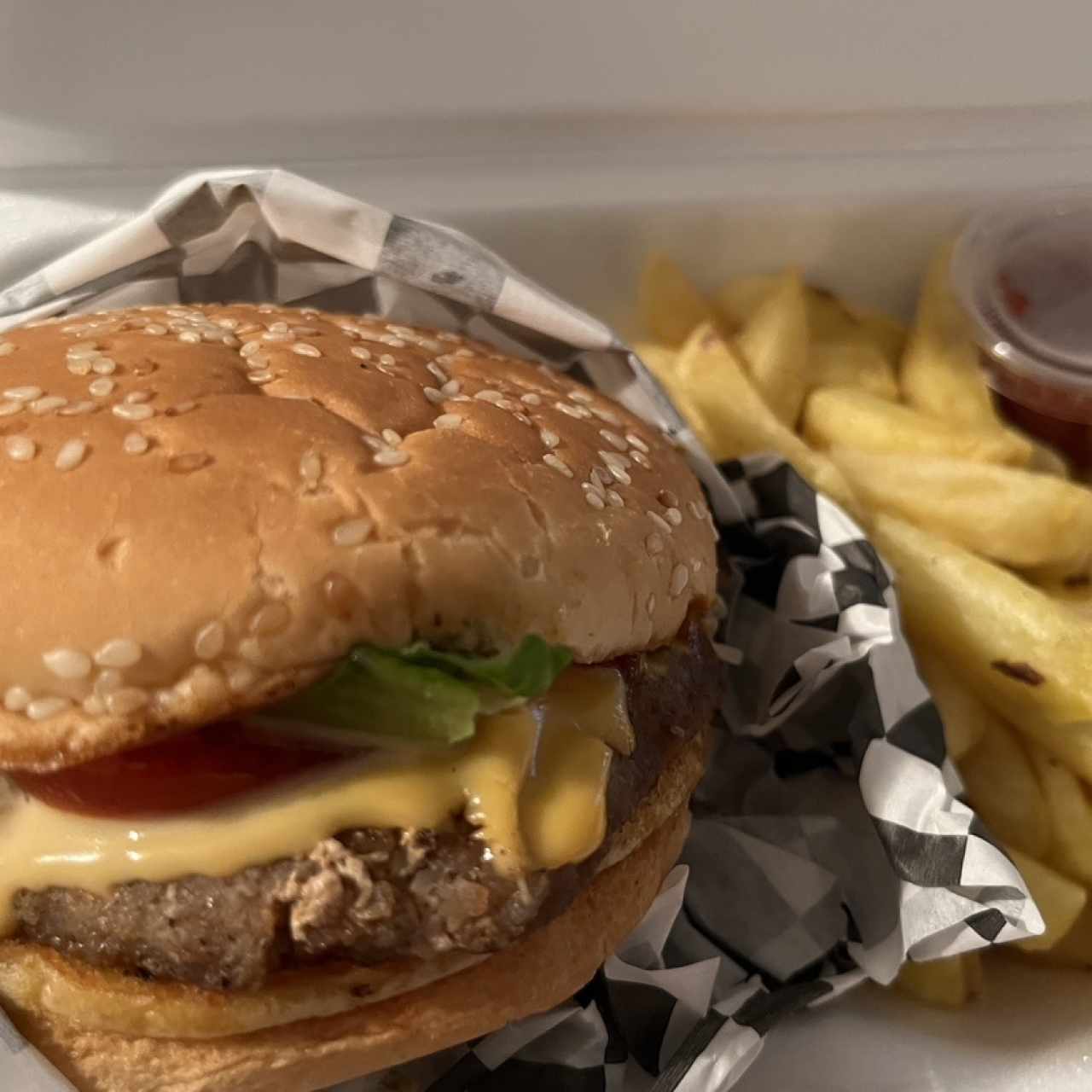 Hamburguesa Clásicacon papas… Excelente!!