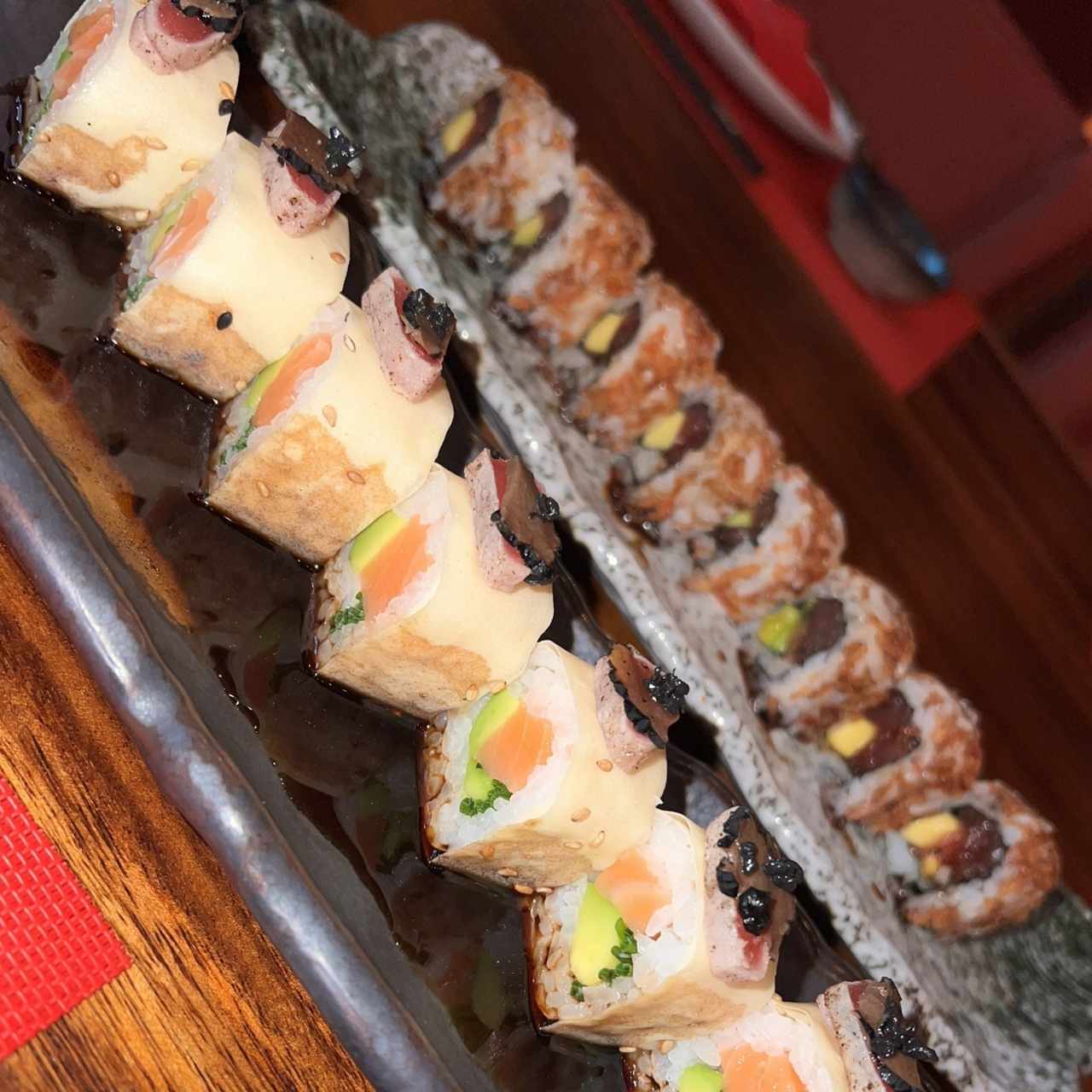 White lee roll y spicy tuna 