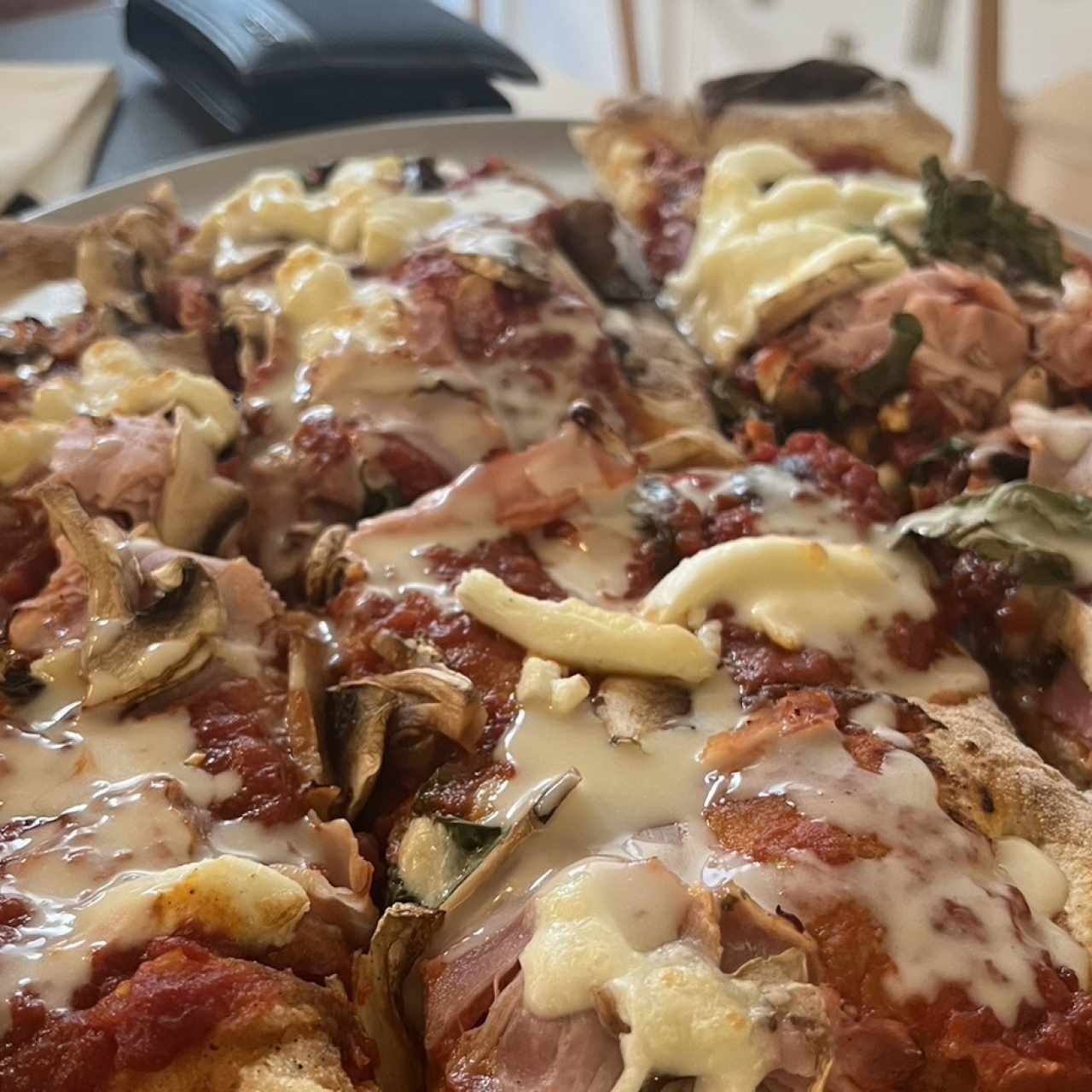 Pizza cuadrada masa delgada 