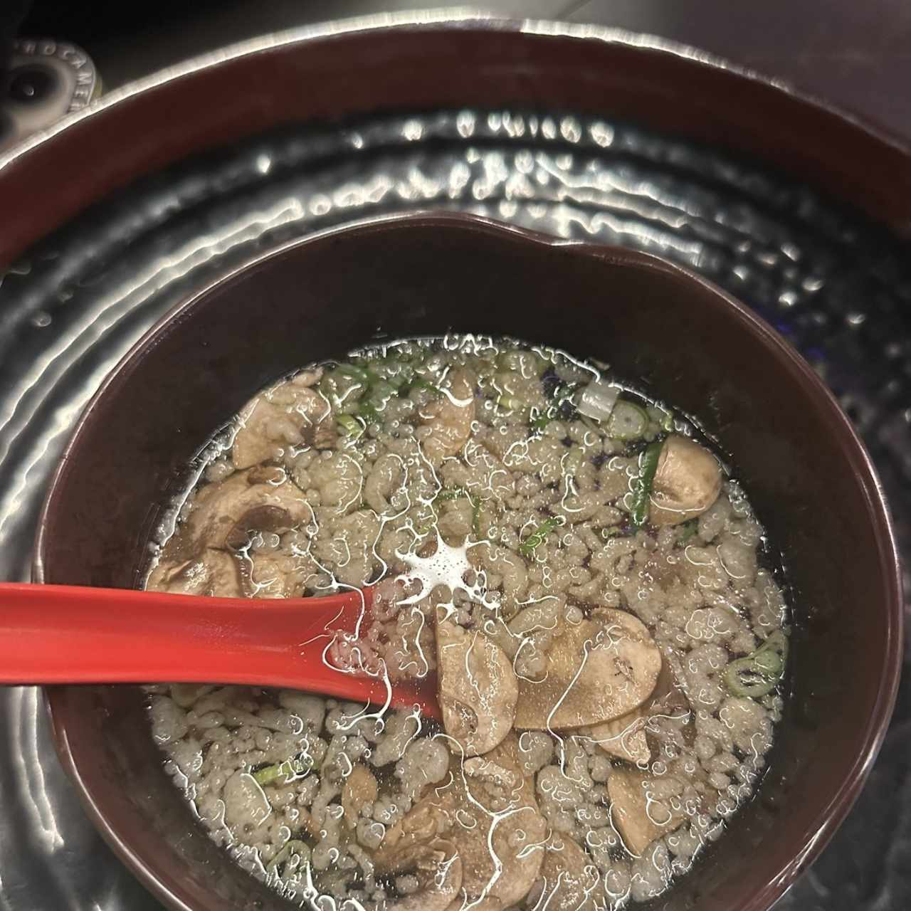 Menú teppanyaki sopa con champiñones