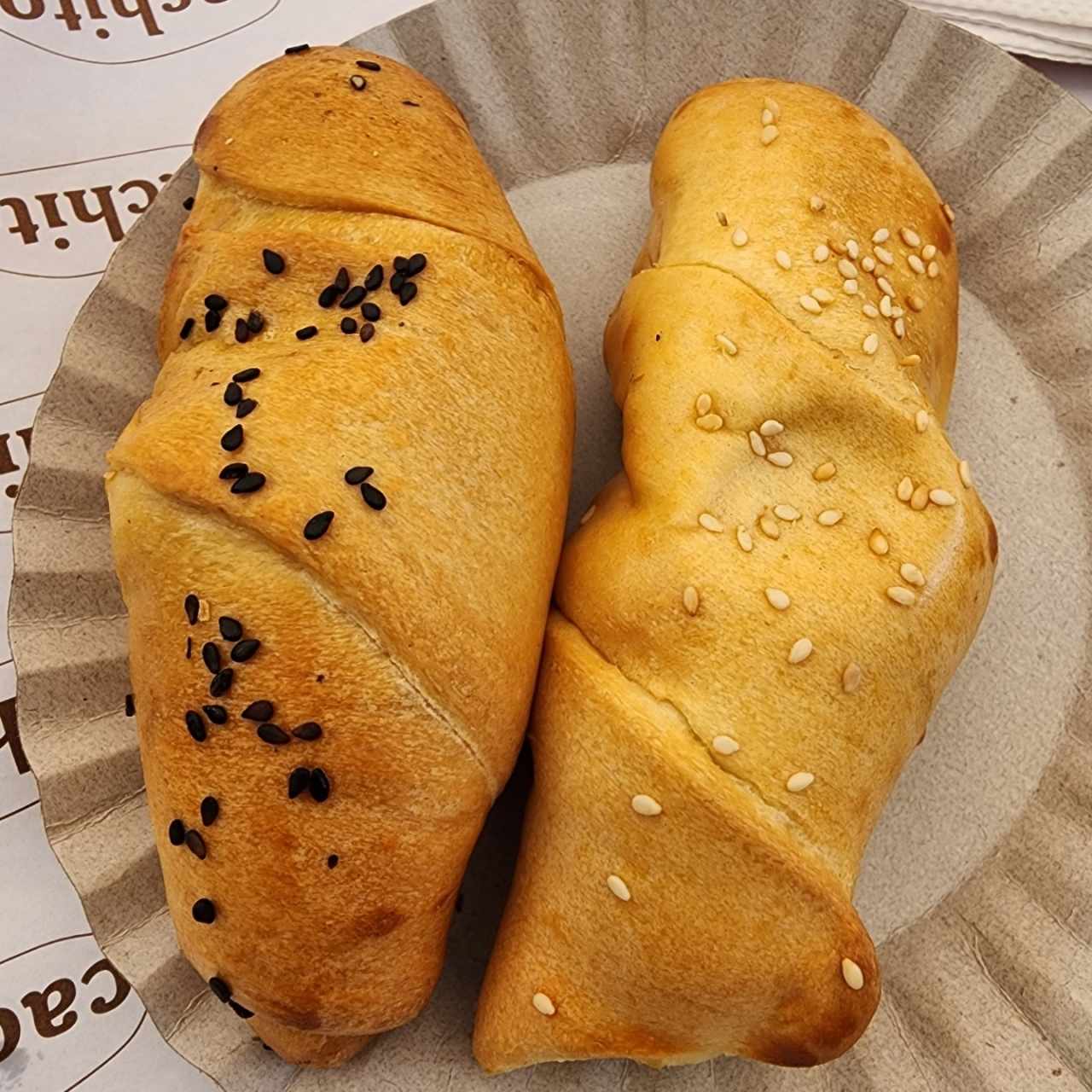 Cachitos de mortadela y jamón de pavo y queso crema 