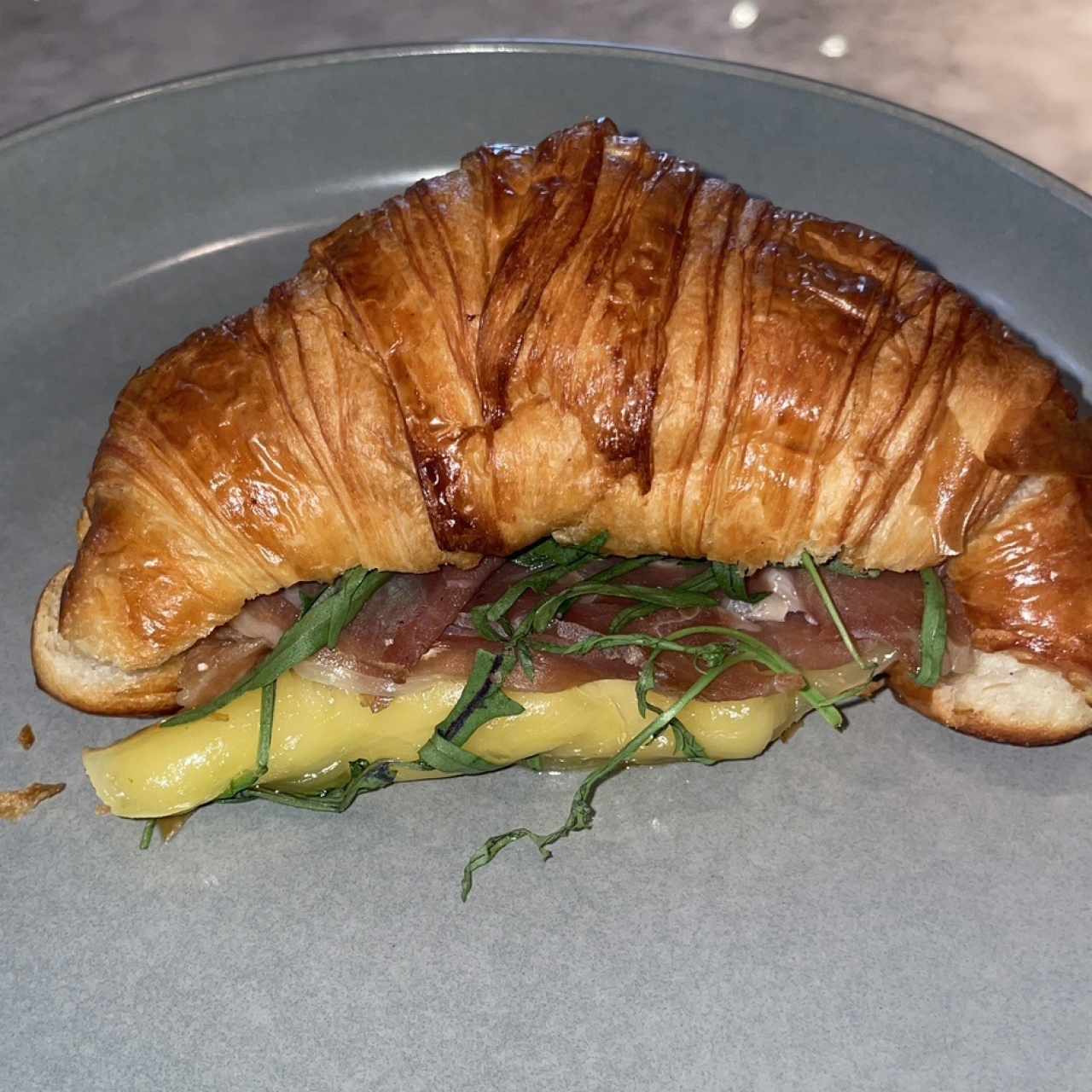 Croissant Prosciutto y Queso