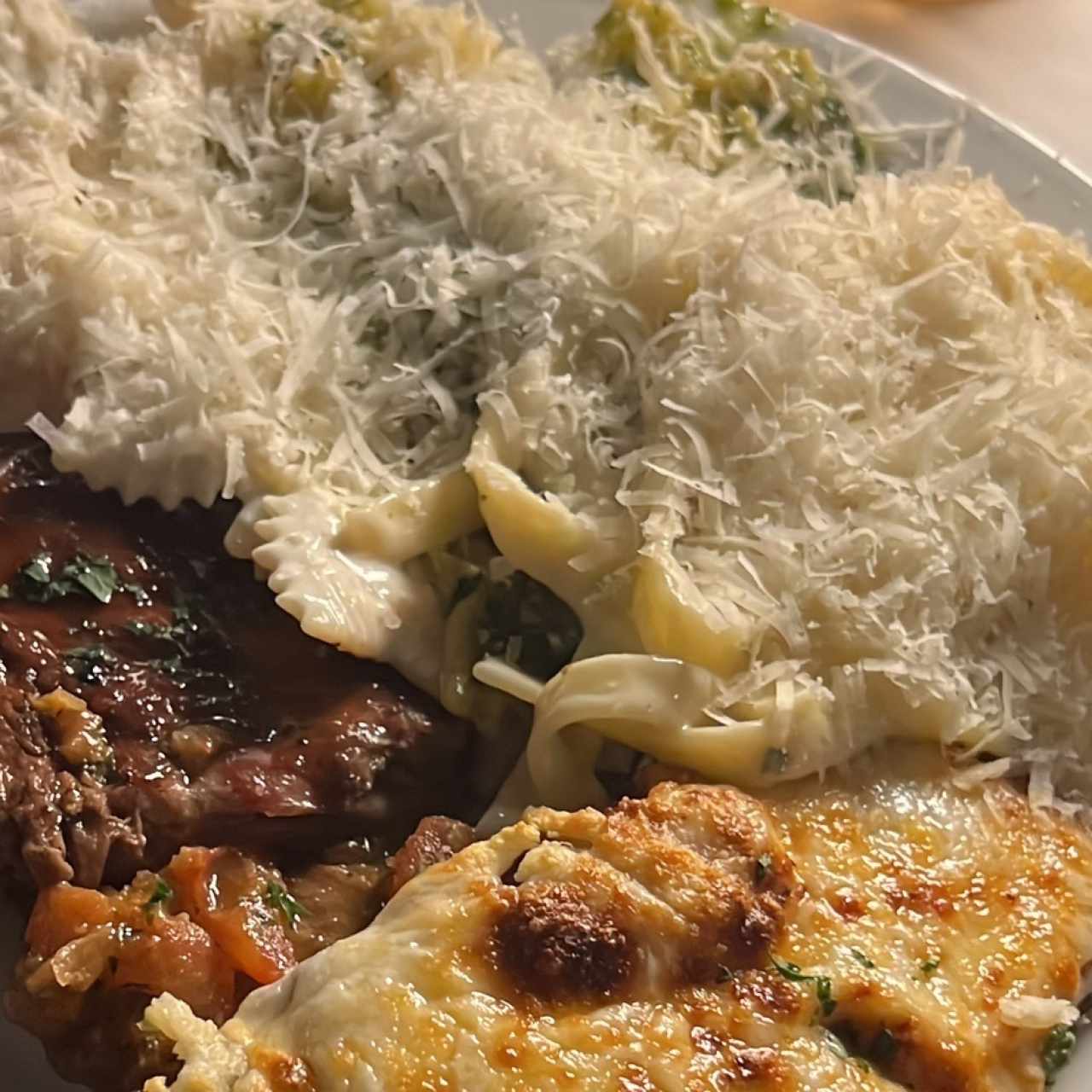 Cotoletta de Pollo y Pasta a la Crema