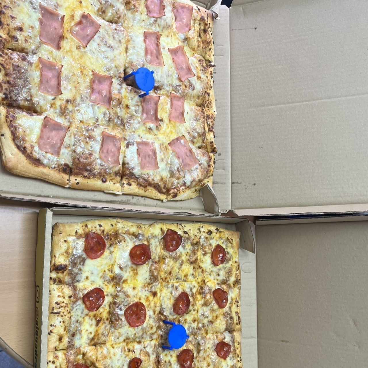 Margarita  con jamon y peperoni 