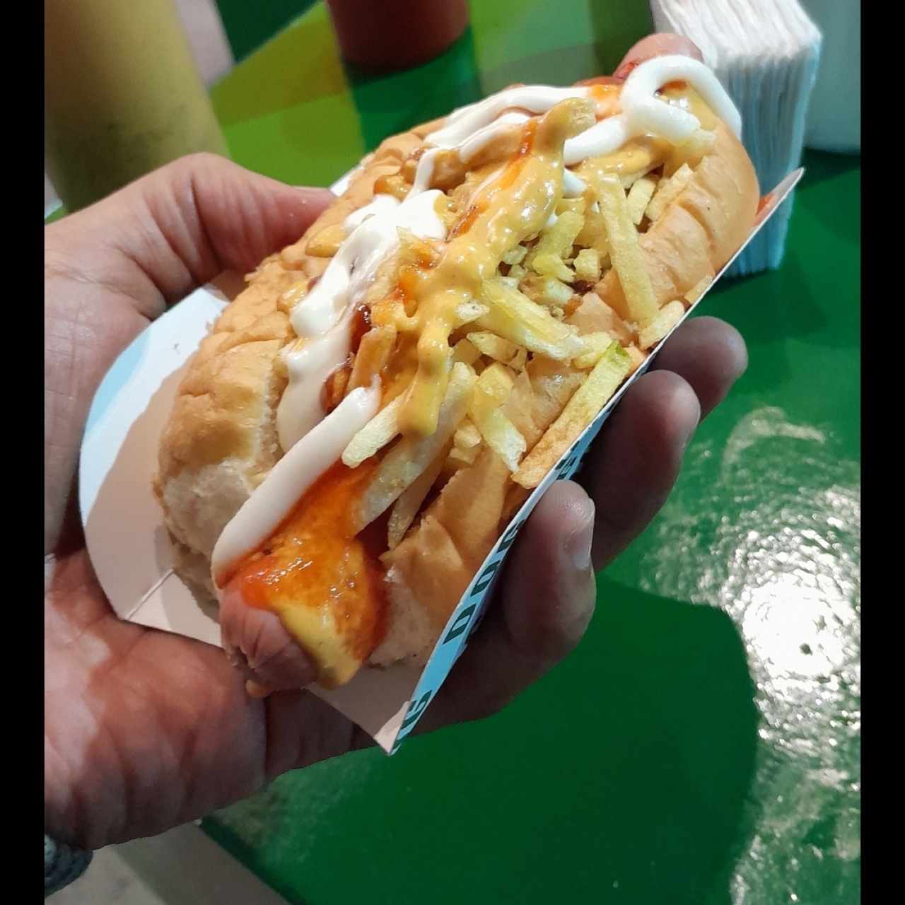 Perrito tradicional con todo y más M1 y Sriracha!!