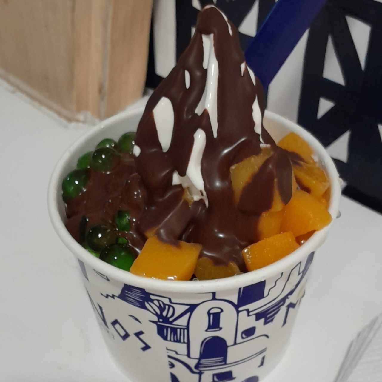 Grande con bolitas explosivas de manzana verde, melocotón y capita mágica de chocolate negro