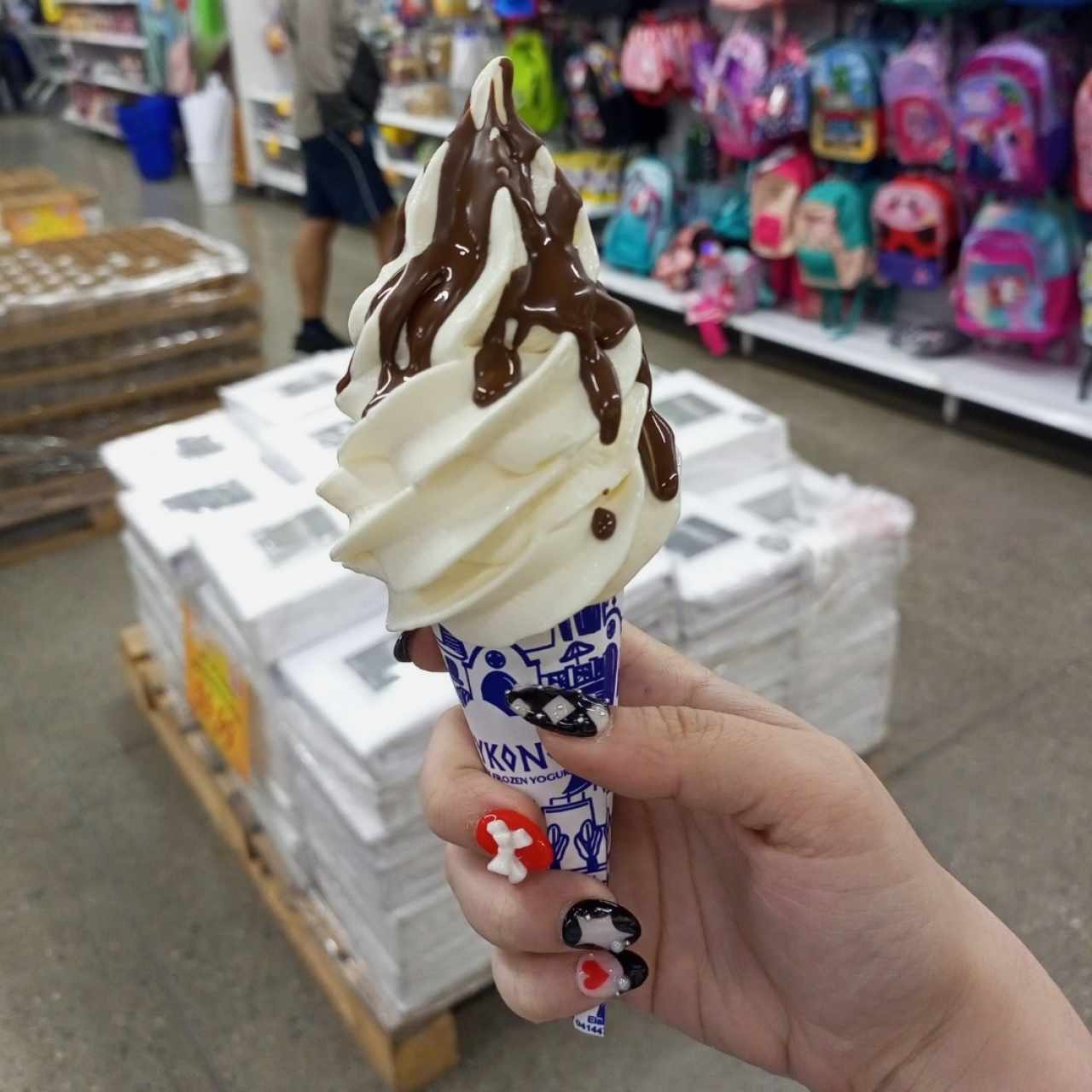 Barquilla pequeña con capita mágica de chocolate negro