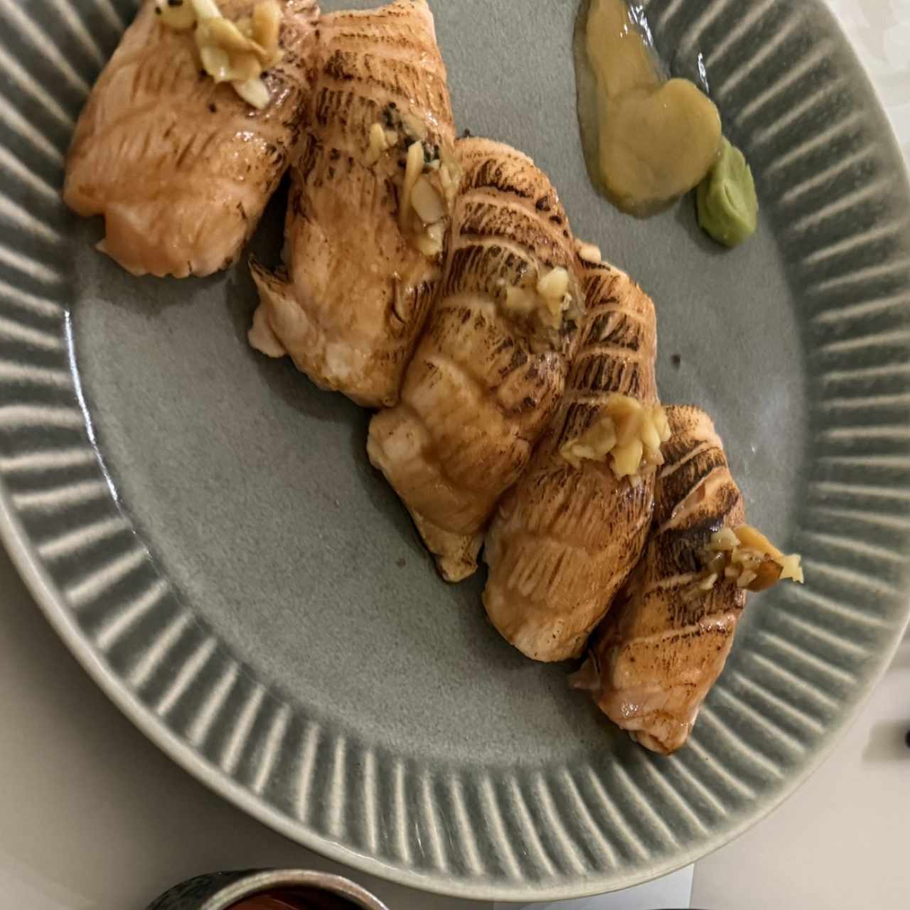 Niguiri flameado de Salmón 