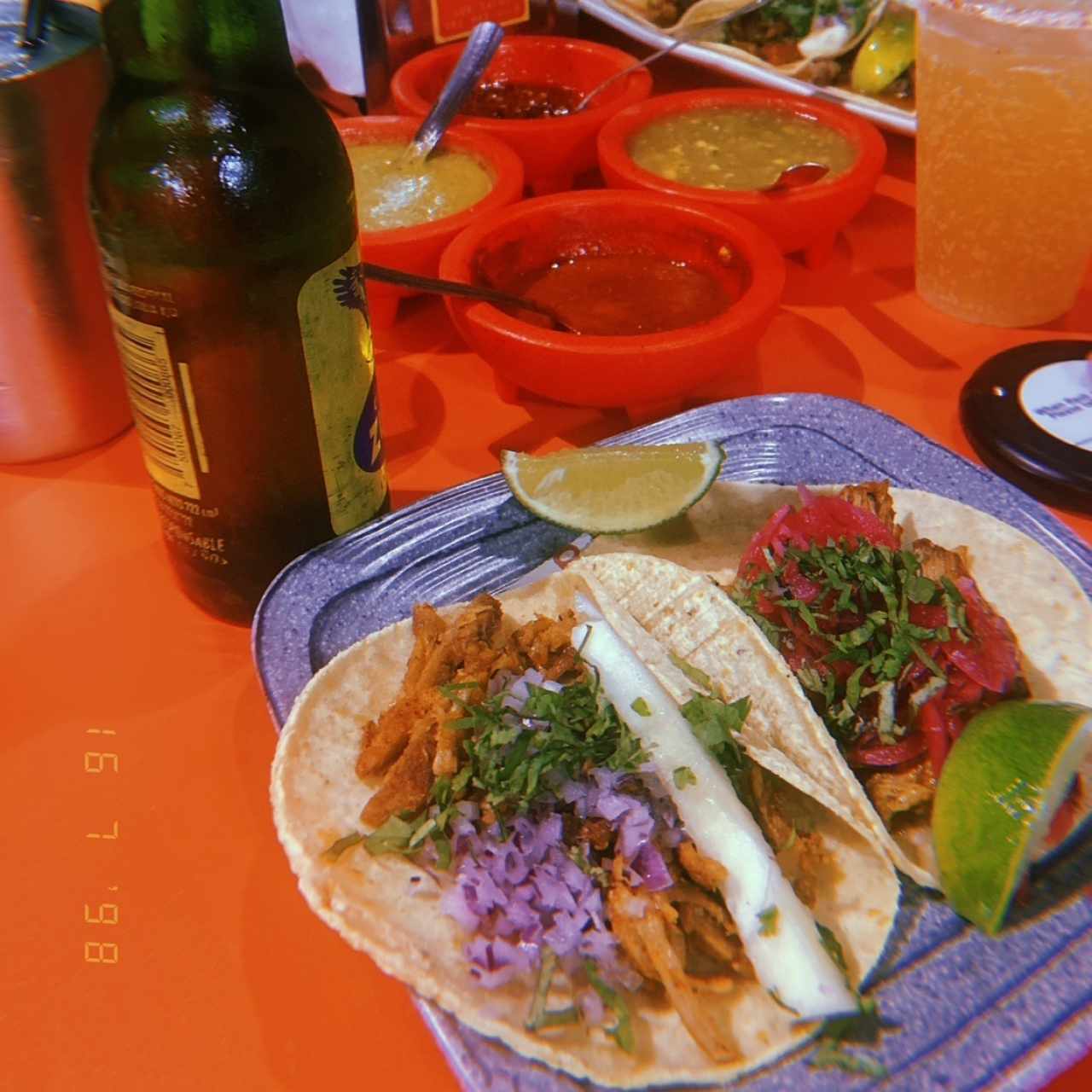 Taco de carnitas y cochinita biril