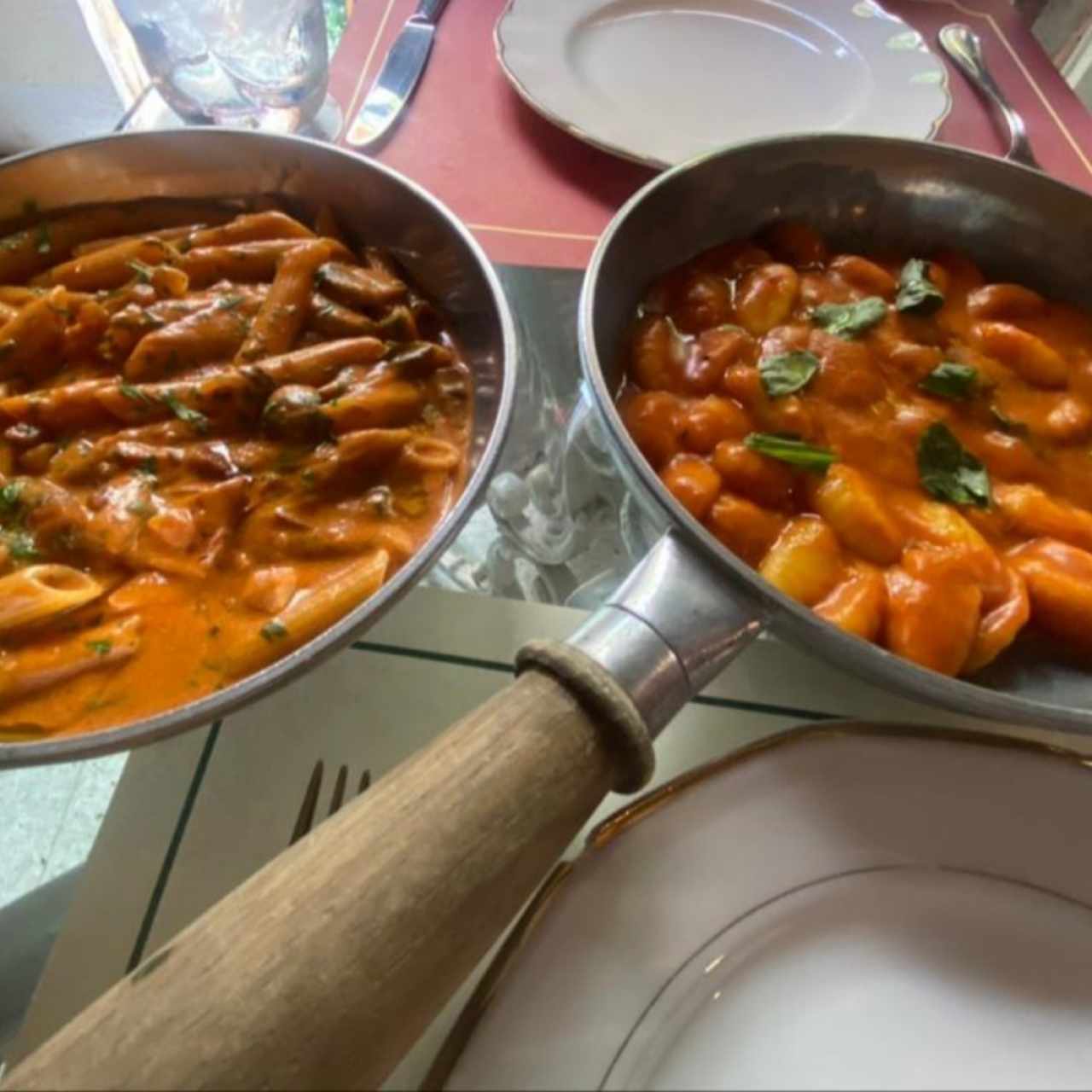 ñoquis y Penne con hongos divino 