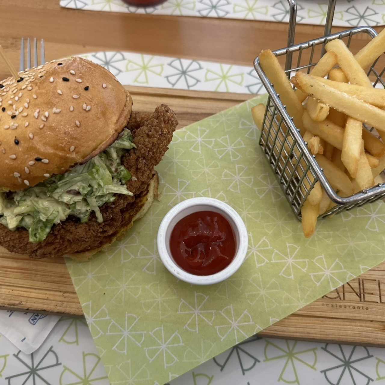 Hamburguesa cesar de pollo CRUNCHY