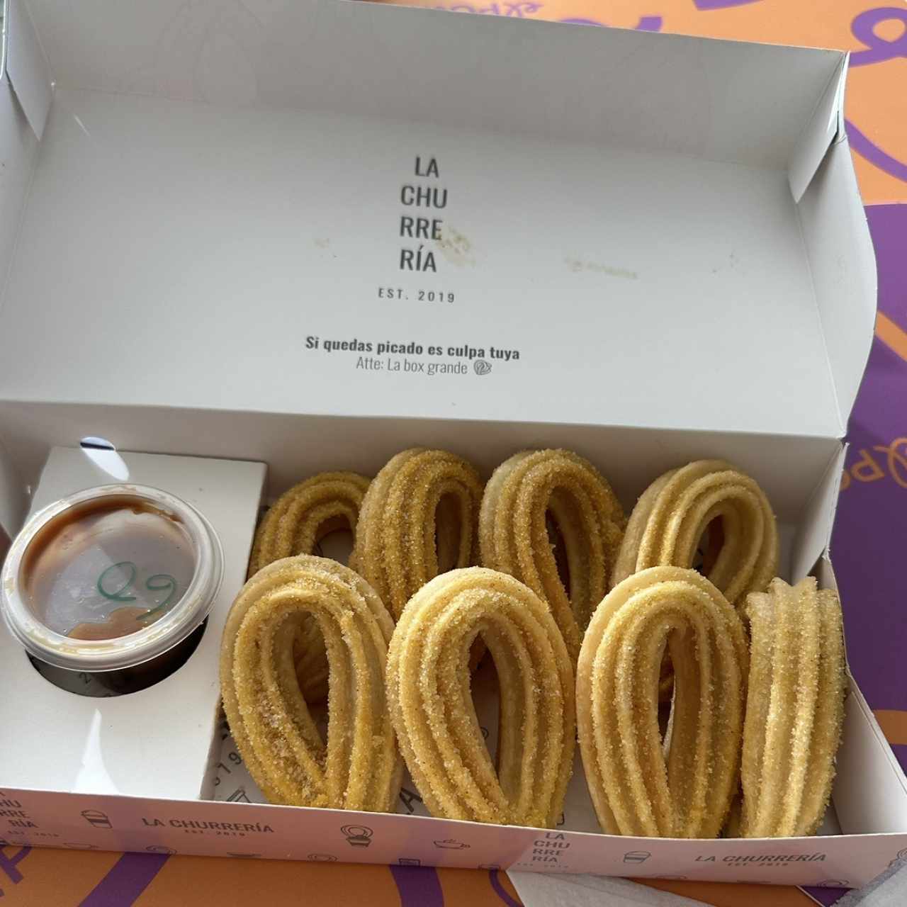 Mini box con dulce de leche y azucan con canela