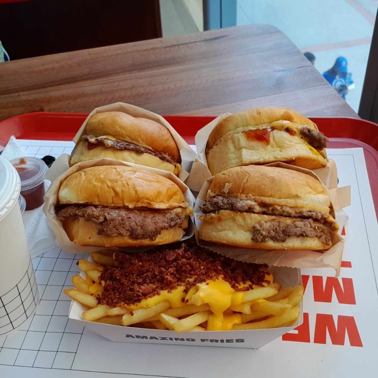 4 promos de 2$ y papas con tocineta 