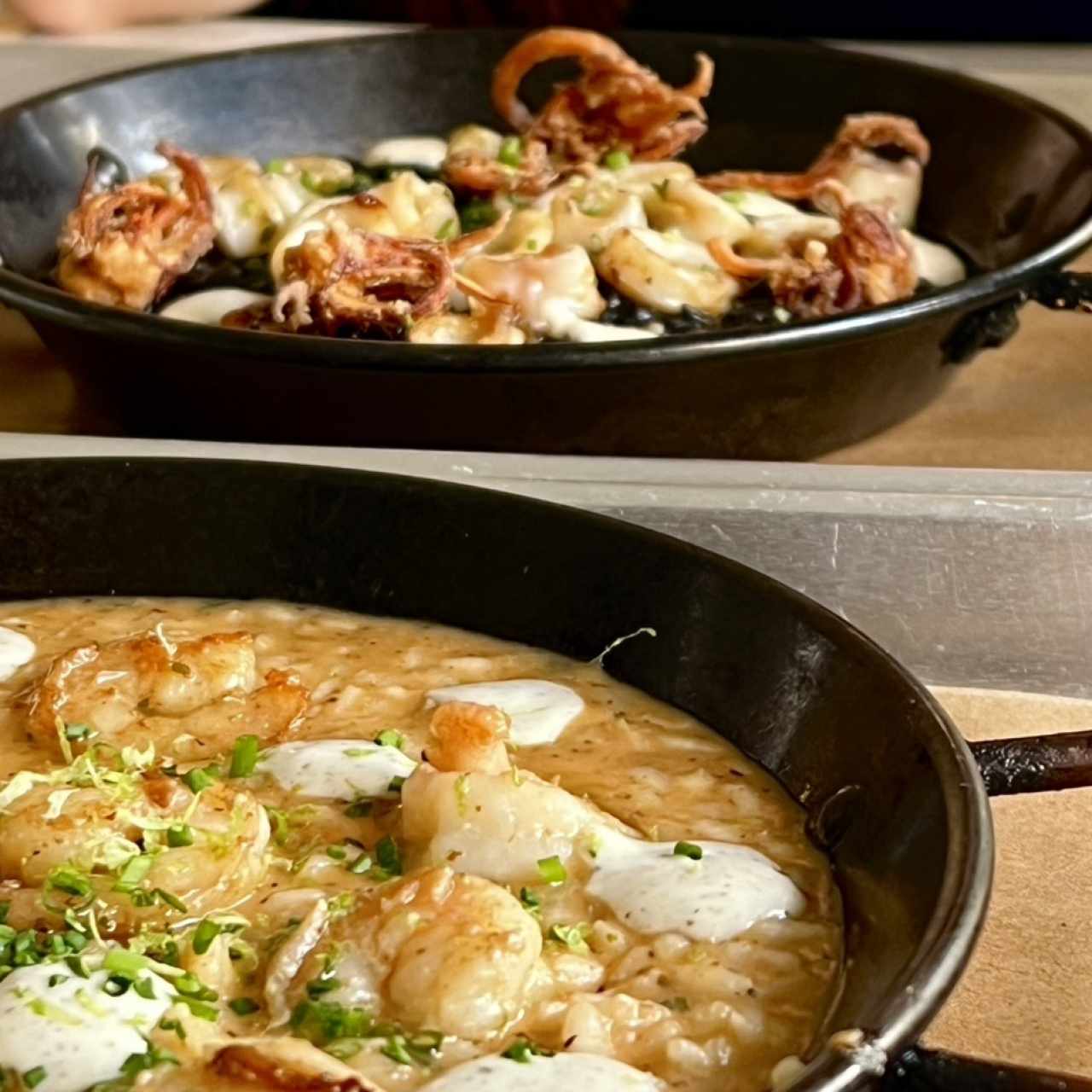 Risotto se calamares y risotto de camarones 