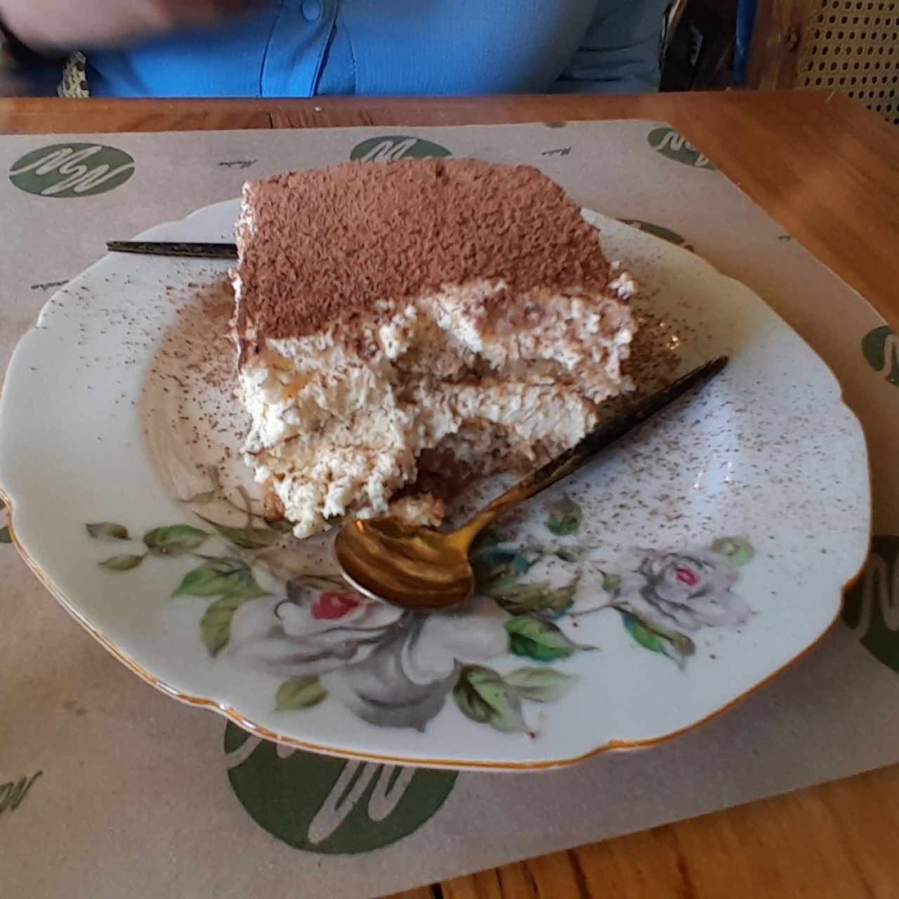 Tiramisú clásico, le falta café para contrastar el dulce que no tiene mucho