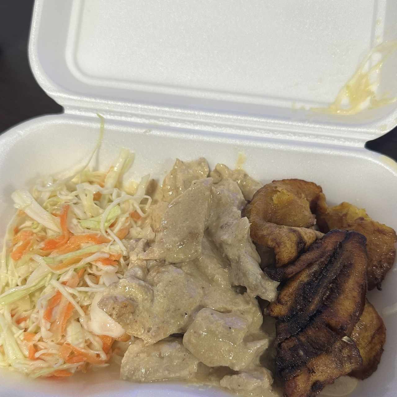 Tajada, pollo y ensalada rallada