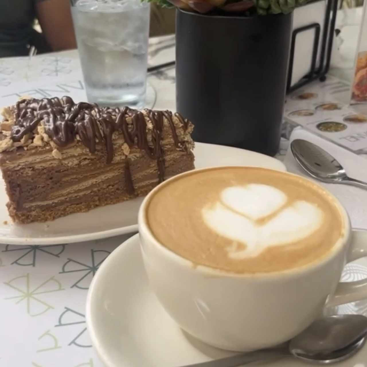Cafe y torta de chocolate, EXCELENTE!!