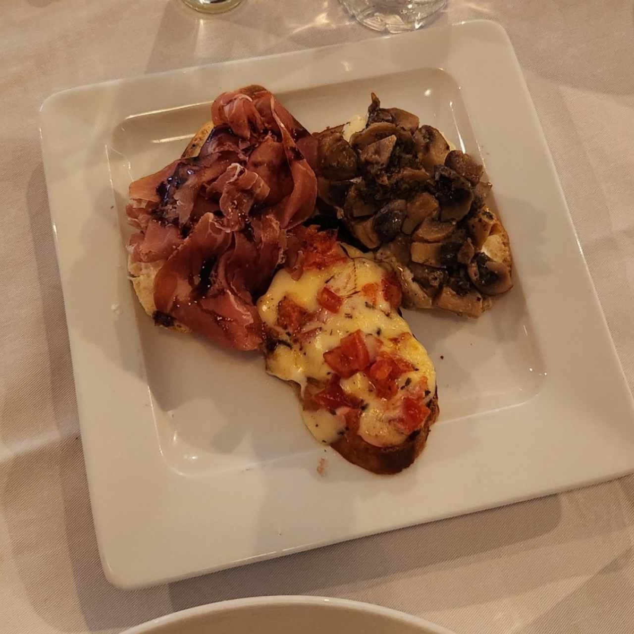 Trío de bruschettas