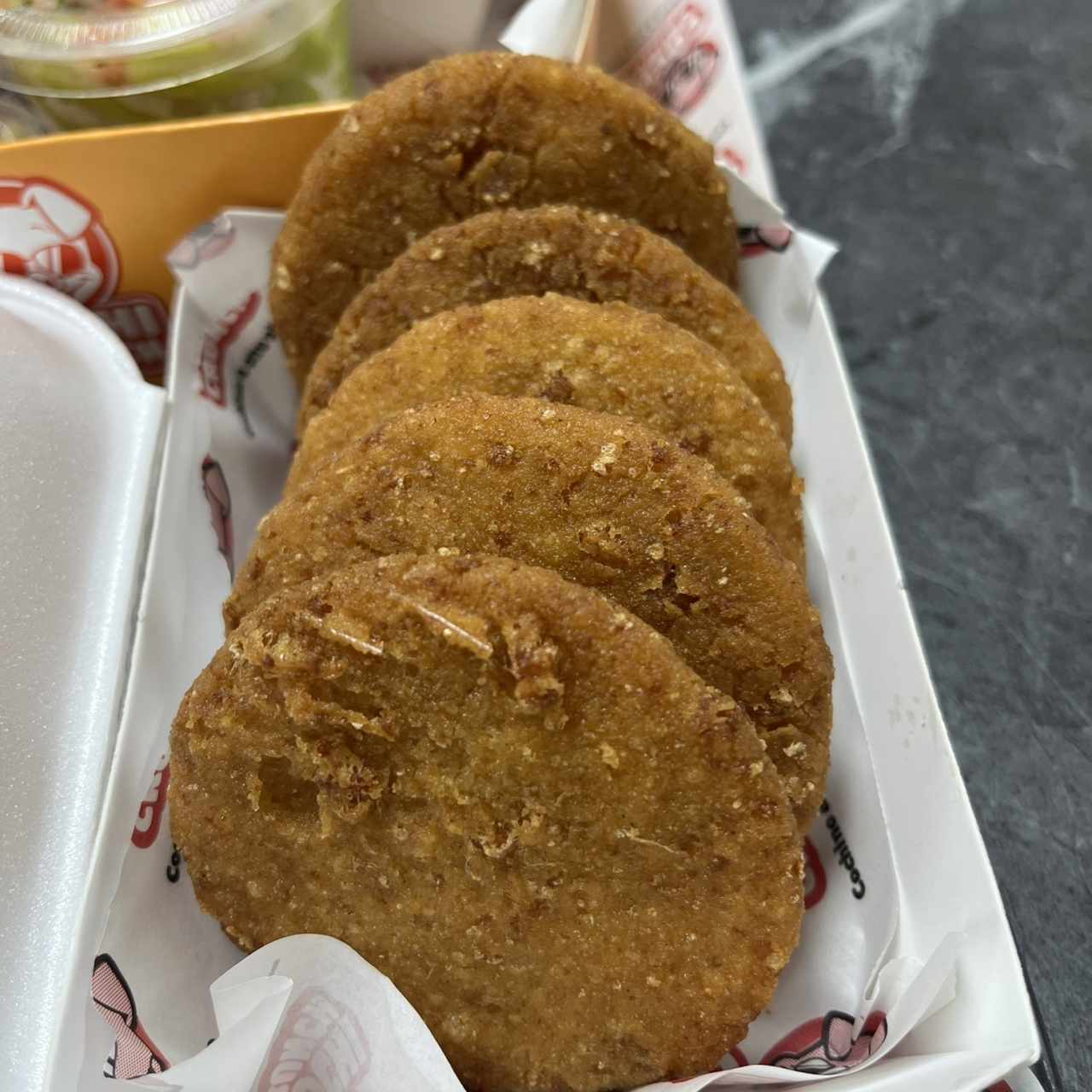 Ración arepitas chicharrón 