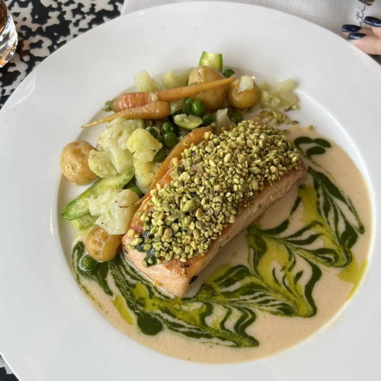 Salmon con crocante de pistaccio