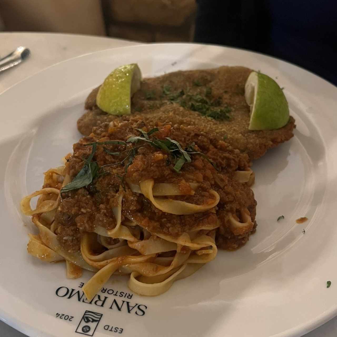 Milanesa de carne con Ragu 