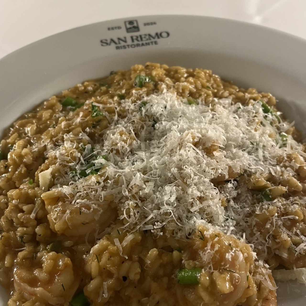 Risotto con camarones y espárragos