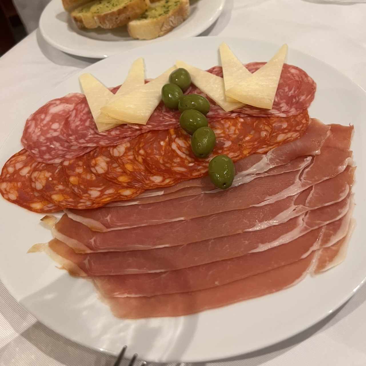 Jamón Ibérico, chorizo español, salchichón y manchego 