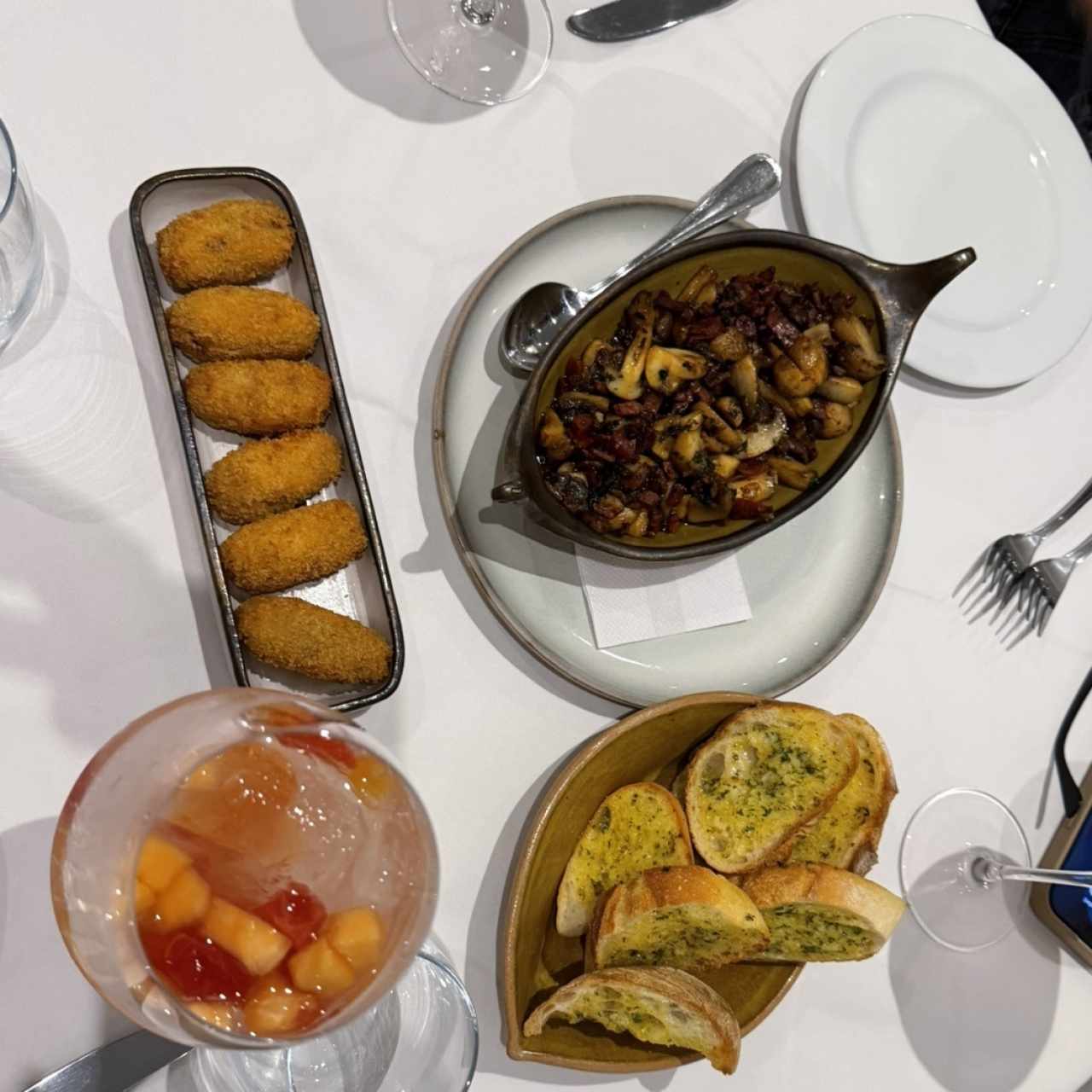 Croquetas de jamon iberico y champiñones con jamón ibérico 