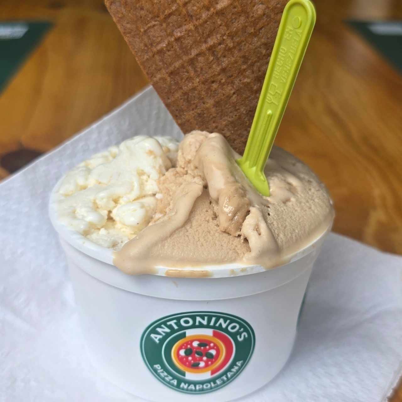 Helados de almendras y pie de limón 