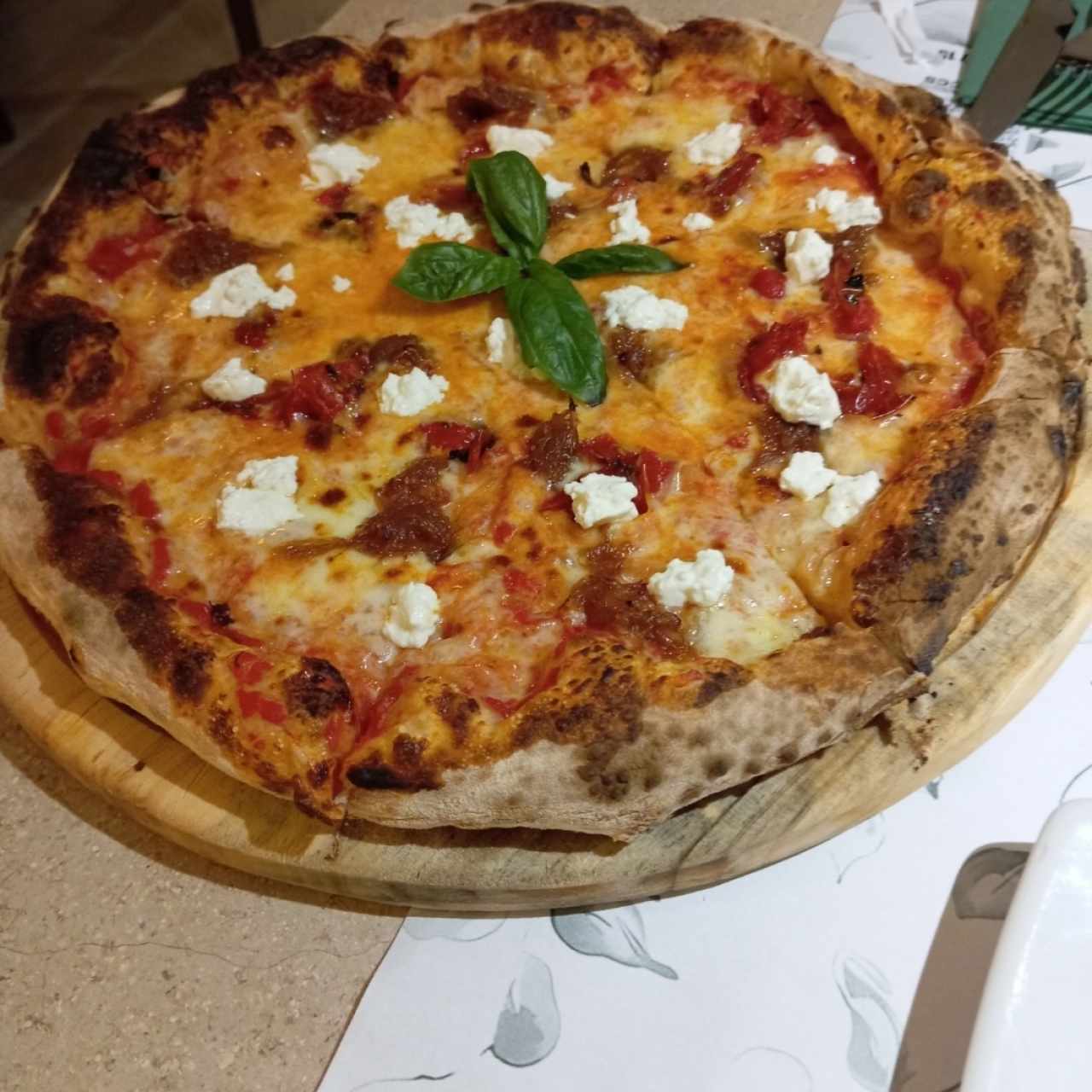 Pizza pomodori secchi 