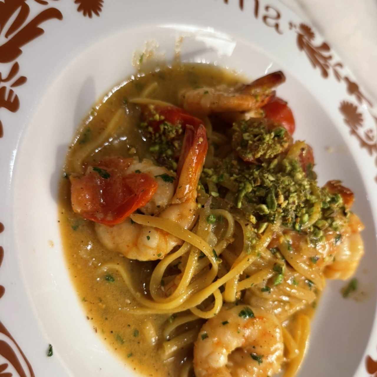Pasta con camarones y pistacho